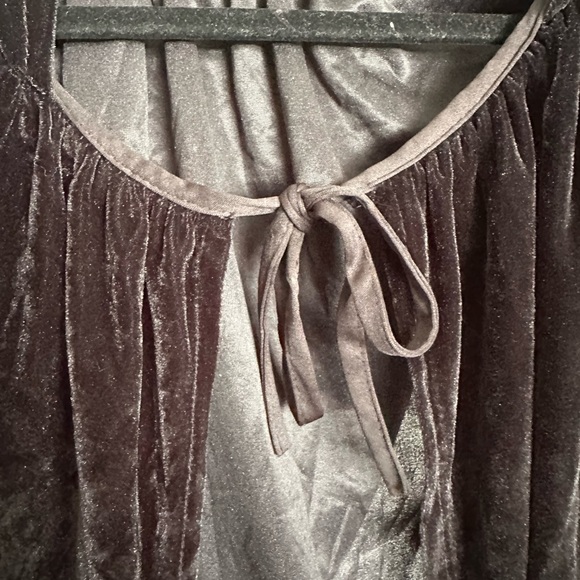 NOB Velvet hooded cape. - Picture 5 of 6